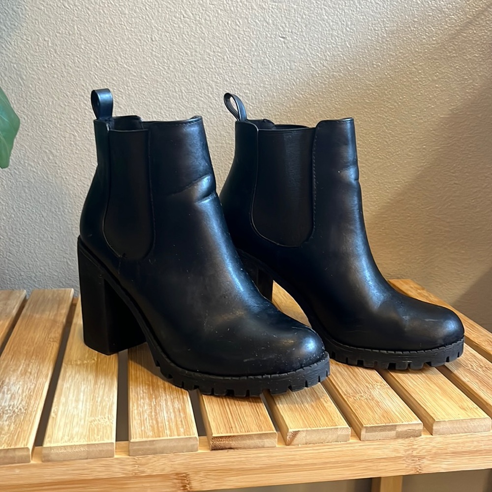 Black heeled boots